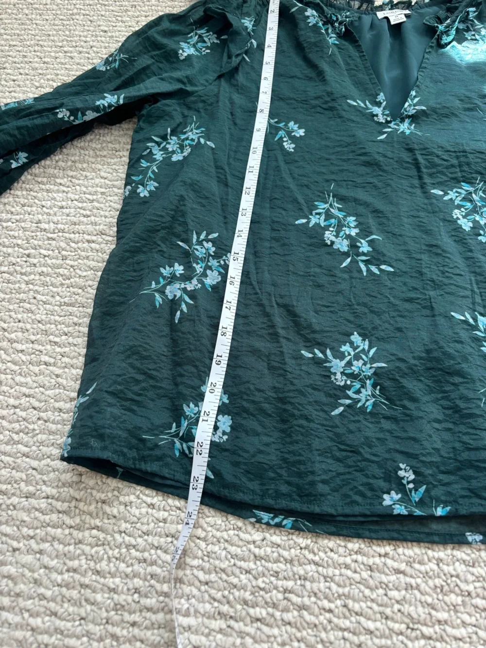 J Crew Women’s Size Medium Top Green Floral Blouse V Neck Long Sleeve